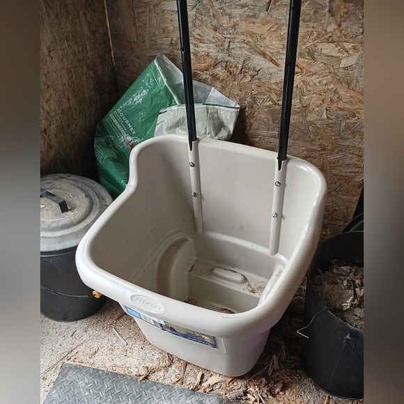 Suncast Resin 15.5 Gallon Multi-Purpose Cart with Wheels, Brown, Taupe NWT - Picture 12 of 13